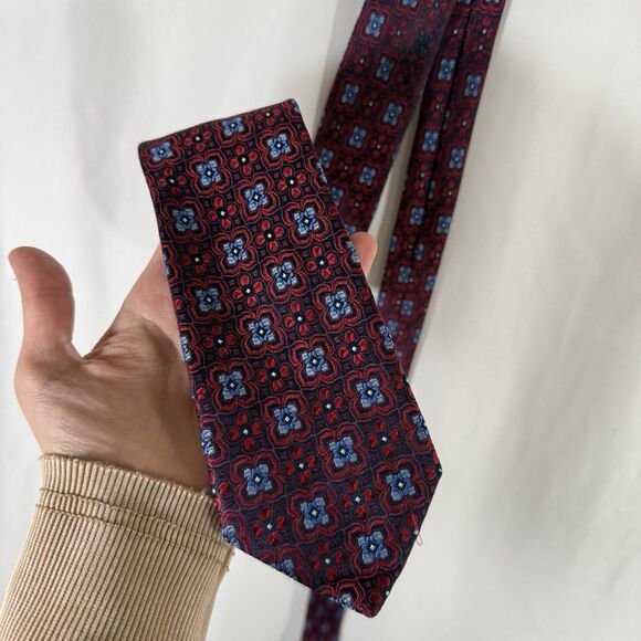 Jos A Bank Reserve Tie Men's 62" Red Blue Print 100% Silk 3" Wide - Picture 1 of 4